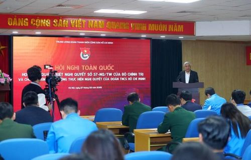Nguyên Bộ trưởng Bộ KH&amp;CN Nguyễn Quân trình bày tại hội nghị