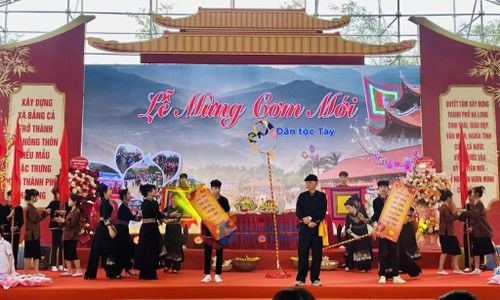 Tái hiện lễ mừng cơm mới của người Tày tại Hội làng Bằng Cả, TP. Hạ Long, Quảng Ninh. (Nguồn: Quang Ninh Media Group)