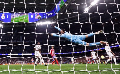  Julian Alvarez tạo ra siêu phẩm vào lưới Real Madrid ở lượt đi vòng 1/8 Champions League. 