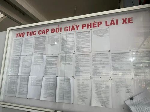 Thủ tục cấp, đổi GPLX được niêm yết rõ ràng cho người dân được nắm rõ.