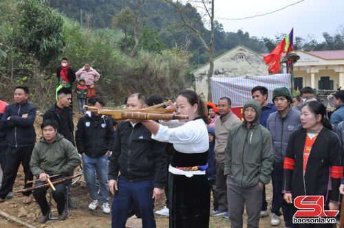 Thi bắn nỏ 
