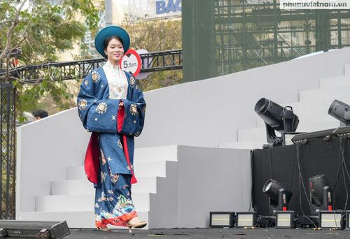 Sự kết hợp giữa phom dáng truyền thống với kỹ thuật may hiện đại giúp các thiết kế vừa giữ được vẻ uy nghiêm cổ điển, vừa phù hợp với nhịp sống đương đại.