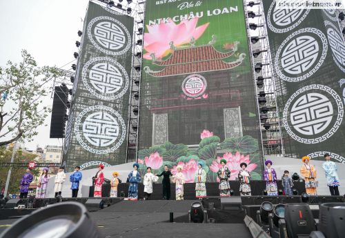 Hưởng ứng Tuần lễ Áo dài năm 2025 và nhân dịp kỷ niệm 115 năm Ngày Quốc tế Phụ nữ 8/3 (8/3/1910 - 8/3/2025), nhà thiết kế Châu Loan (Hà Nội) đã trình làng Bộ sưu tập (BST) “Áo dài Nhật Bình” tại Lễ hội “Áo dài - Duyên dáng phụ nữ Công an nhân dân” năm 2025, diễn ra trên Phố đi bộ hồ Gươm (Hà Nội).