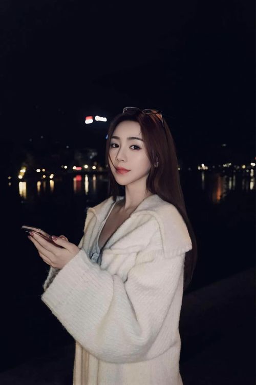 Quỳnh Kool đẹp ma mị.