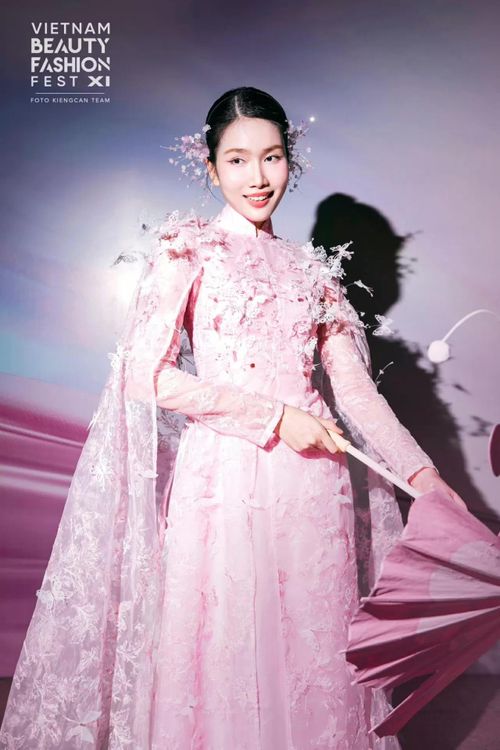 Á hậu Phương Anh vô cùng xinh đẹp.