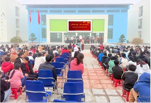  Tổ chức Tết cho học sinh nhà trường. 