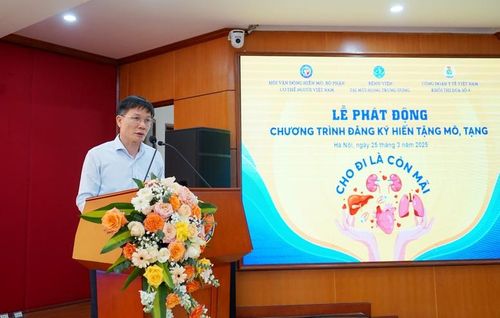 PGS.TS Phạm Tuấn Cảnh, Giám đốc Bệnh viện Tai mũi họng Trung ương cho biết, hơn 200 bác sĩ, cán bộ y tế của bệnh viện đã tham gia đăng ký hiến tặng mô, tạng - Ảnh: VGP/HM