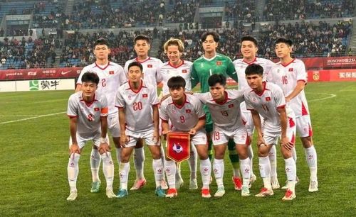 Thủ môn Cao Văn Bình trong màu áo U22 Việt Nam. Ảnh: FBNV