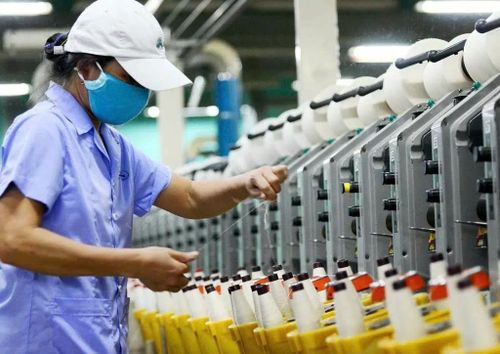 Tự động hóa sản xuất nhằm tăng năng suất, giảm chi phí là con đường phải đi với doanh nghiệp dệt may. Ảnh minh họa