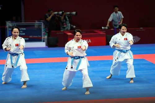 Bài thi giành Huy chương Vàng Asian Games môn karate của Nguyễn Thị Phương, Lưu Thị Thu Uyên và Nguyễn Ngọc Trâm. 