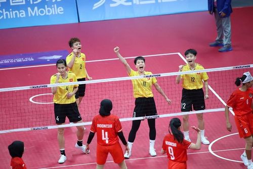 Niềm vui của các tuyển thủ cầu mây nữ Việt Nam khi đoạt Huy chương Vàng Asian Games 19. 