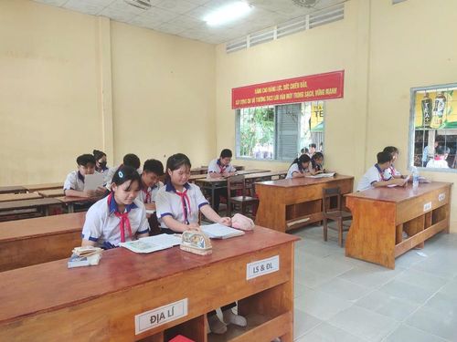  Học sinh trong đội tuyển Trường THCS Lưu Văn Mót (Vũng Liêm, Vĩnh Long). 