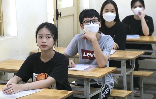 Thí sinh tham gia kỳ thi tuyển sinh vào lớp 10 năm học 2023-2024 tại Hà Nội. Ảnh: Thiên Ân