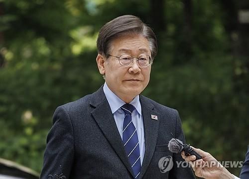 Chính trị gia Lee Jae Myung, cựu Chủ tịch Đảng Dân chủ, đang dẫn trước các ứng viên khác trong các cuộc thăm dò gần đây. Ảnh: Yonhap