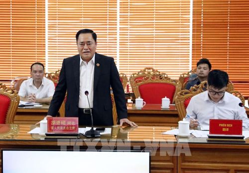 Chủ tịch UBND tỉnh Lạng Sơn Hồ Tiến Thiệu phát biểu tại buổi làm việc. Ảnh: Văn Đạt - TTXVN