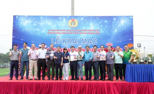 Đại diện các lãnh đạo chụp hình lưu niệm cùng giải đấu