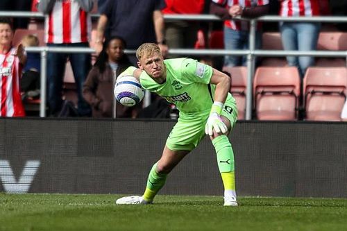 MU nhắm mua thủ môn Ramsdale của Southampton thay thế Onana