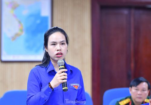 Chị Nguyễn Ny Hương - Bí thư Tỉnh Đoàn Hà Tĩnh phát biểu tại hội nghị. Ảnh: Xuân Tùng
