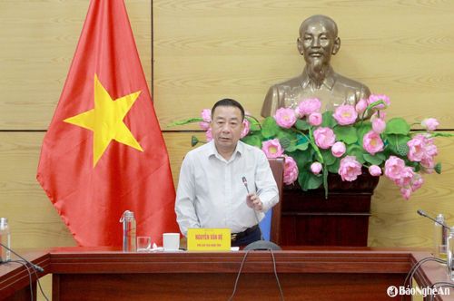 Đồng chí Nguyễn Văn Đệ - Phó Chủ tịch UBND tỉnh chủ trì cuộc họp. Ảnh: Quang An