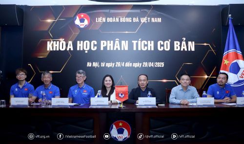 Tới dự lễ khai giảng có ông Nguyễn Văn Phú –Tổng thư ký VFF, bà Nguyễn Thanh Hà – Phó Tổng thư ký VFF, Trưởng BTC lớp học, ông Koshida Takeshi – Giám đốc kỹ thuật VFF, ông Yutaka Ikeuchi – Chuyên gia bóng đá LĐBĐ Nhật Bản