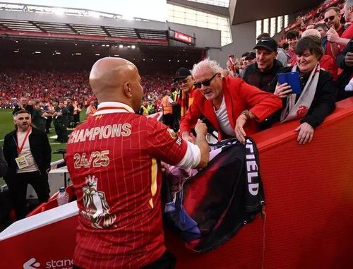 Slot trở thành HLV đầu tiên của Liverpool giành chiến thắng 11 trong 12 trận đầu trên mọi đấu trường. Sau thất bại trước Nottingham Forest ở trận thứ 4, Liverpool bất bại suốt 26 trận tại Premier League, kéo dài gần bảy tháng.