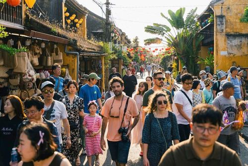 4 tháng đầu năm 2025 Việt Nam đón trên 7,6 triệu khách quốc tế