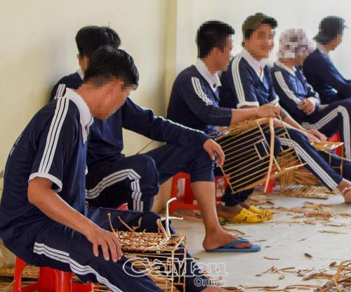 Tổng rà soát người nghiện ma túy, người sử dụng trái phép chất ma túy, để đánh giá đúng thực trạng tình hình, có biện pháp quản lý chặt chẽ. (Ảnh minh họa)