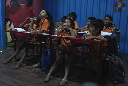 Từ năm 2016, trường đang chuẩn bị cho những đứa trẻ tham gia các kỳ thi chính thức do hội đồng giáo dục nhà nước tổ chức.