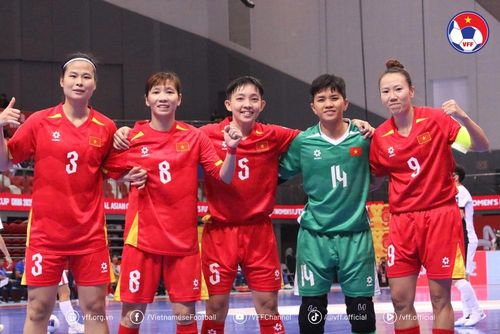 Đây có thể là lần hiếm hoi đội tuyển futsal nữ Việt Nam không muốn thắng Iran và ngược lại. Ảnh: VFF