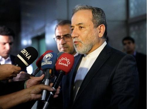Bộ trưởng Ngoại giao Iran Abbas Araqchi trả lời báo chí tại Diễn đàn Đối thoại Tehran ngày 18-5. Ảnh: Mehr