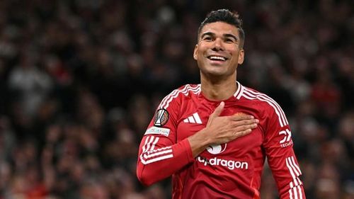 7. Casemiro (MU). Tiền vệ người Brazil giữ vai trò then chốt trong sơ đồ chiến thuật của HLV Amorim. Anh che chắn tốt tuyến phòng ngự và thể hiện được bản lĩnh trong các trận cầu lớn, dù MU không thể lên ngôi.