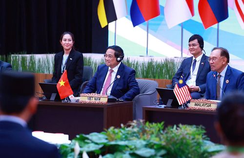 Thủ tướng Phạm Minh Chính tham dự phiên đối thoại giữa lãnh đạo với thanh niên ASEAN. Cùng dự có anh Bùi Quang Huy - Bí thư thứ nhất T.Ư Đoàn, Chủ nhiệm UBQG về Thanh niên Việt Nam. Ảnh: Dương Giang/TTXVN
