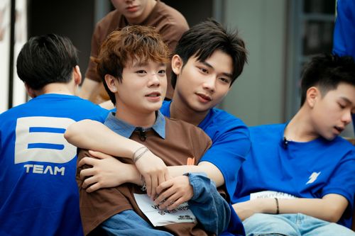 Bên cạnh show chính vào 20h30 Chủ nhật hàng tuần, series "100 ngày thăng cấp" vào 20h30 tối Thứ tư hàng tuần sẽ mang đến cái nhìn sâu hơn về cuộc sống thường ngày, hậu trường và những góc khuất trong quá trình luyện tập của các thực tập sinh. Ảnh: BTC