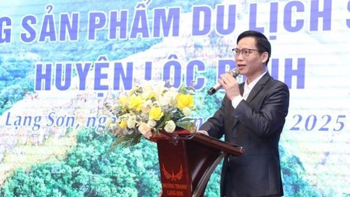 Ông Hoàng Xuân Thuận, Giám đốc Trung tâm Xúc tiến Đầu tư, Thương mại và Du lịch tỉnh Lạng Sơn chia sẻ về tiềm năng, thế mạnh phát triển du lịch của huyện Lộc Bình.