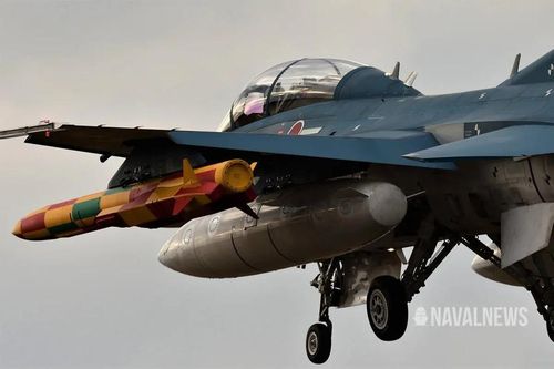 Nguyên mẫu tên lửa XASM-3 trên máy bay chiến đấu F-2.