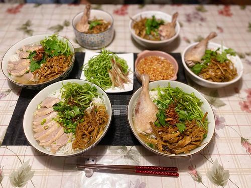 Thịt vịt là nguyên liệu chế biến nhiều món ăn hấp dẫn. Ảnh: Xuân Kiều Kado