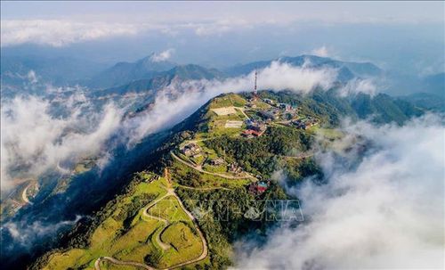 Núi Mẫu Sơn - điểm du lịch nổi tiếng của Xứ Lạng và cũng là điểm nhấn của du lịch huyện Lộc Bình.