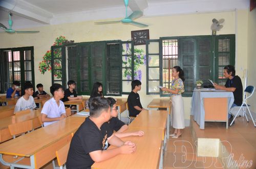 Thí sinhnghe hướng dẫn và phổ biến quy chế thi.