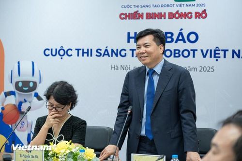 Ông Nguyễn Mạnh Cường - Giám đốc Sở Văn hóa và Thể thao Tỉnh Ninh Bình, đại diện Ban Tổ chức Robocon tại địa phương. (Ảnh: Minh Sơn/Vietnam+)