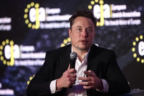 Tỷ phú Elon Musk phát biểu tại một hội nghị ở Krakow, Ba Lan. Ảnh: PAP/TTXVN