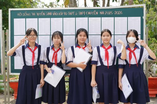 Thí sinh tại điểm thi Trường THCS Lê Văn Hưu, huyện Nhà Bè