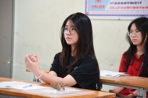Thí sinh dự thi vào lớp 10 tại Hà Nội. Ảnh: Xuân Quý
