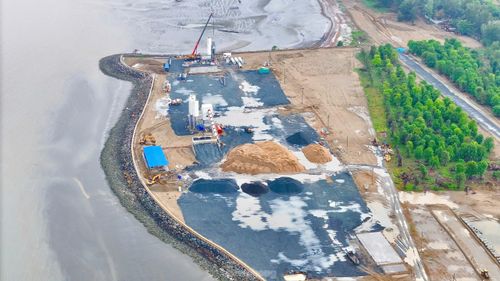 Đến đầu năm 2025, ông Bùi Xuân Cường - Phó Chủ tịch UBND TPHCM đã ký quyết định số 340/QĐ-UBND duyệt đồ án quy hoạch chi tiết tỷ lệ 1/500 Khu đô thị du lịch lấn biển Cần Giờ (huyện Cần Giờ) với 4 phân khu A, B, C và D-E.