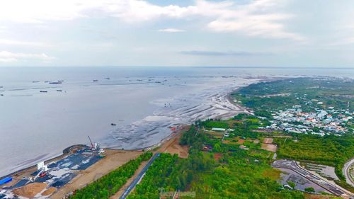 Từ ngày khởi công (19/4) đến nay, Tập đoàn Vingroup triển khai thi công thần tốc.