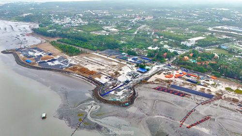 Trong đó, phân khu A khoảng 953 ha, là khu ở sinh thái gắn với dịch vụ du lịch khu vực cửa ngõ khu đô thị du lịch biển Cần Giờ. Trong phân khu A được phân thành 8 khu, gồm 4 đơn vị ở (A1, A3, A4, A6) và 4 khu chức năng (A2, A5, A7, A8).