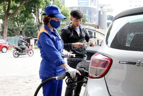 Một điểm bán xăng của Petrolimex tại Hà Nội. (Ảnh: Đức Duy/Vietnam+).