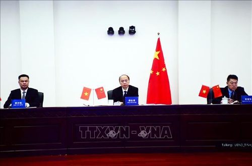 Đoàn đại biểu Chính quyền nhân dân Khu tự trị dân tộc Choang Quảng Tây (Trung Quốc) tại hội đàm. Ảnh: Quang Duy/TTXVN