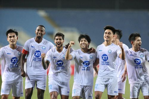 Thép Xanh Nam Định sở hữu 54 điểm sau 25 trận và chính thức vô địch V-League 2024-2025.