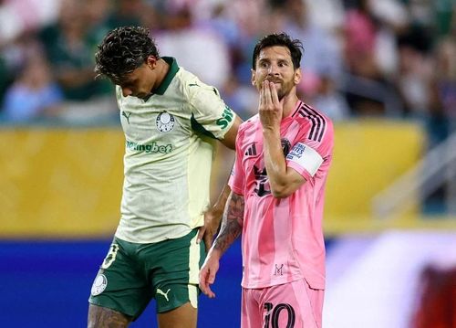 Lionel Messi bực bội vì Inter Miami đánh rơi chiến thắng.