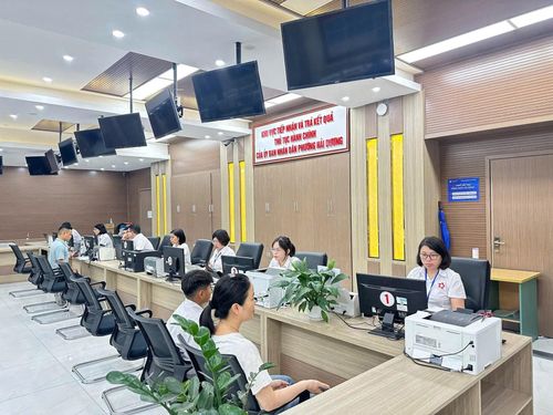 Khu vực tiếp nhận và trả kết quả TTHC của phường Hải Dương được đầu tư đồng bộ. Người dân được tiếp nhận và xử lý TTHC nhanh chóng. Ảnh: CTV.